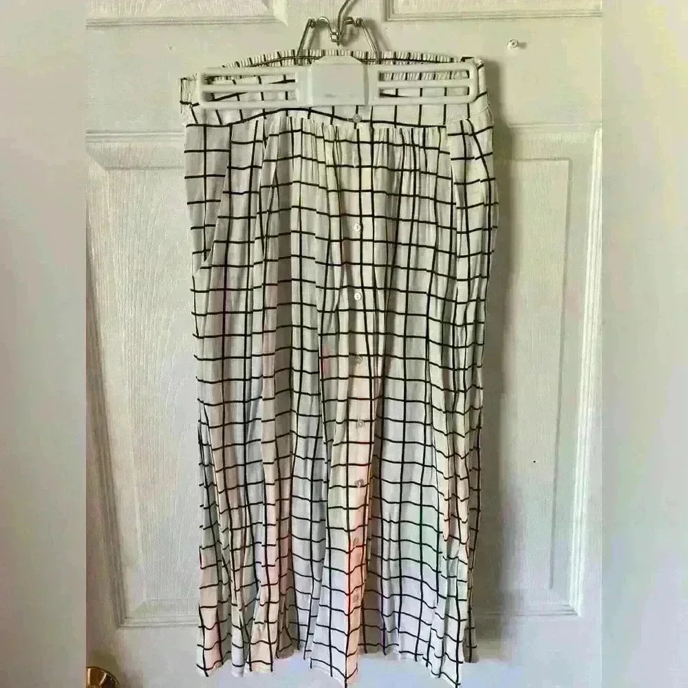 Women’s size small new with tags Forever 21 skirt